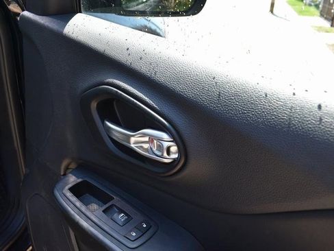 Used 2022 Jeep Cherokee Trailhawk image 21