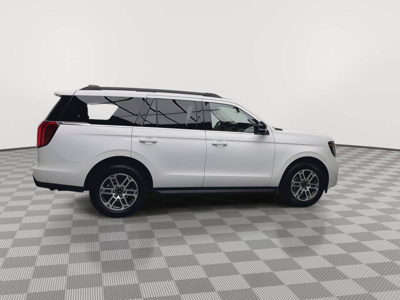 Certified 2025 Ford Expedition Active AWD/4WD image 45