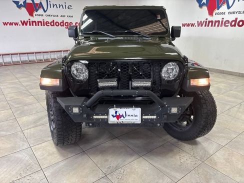 Used 2022 Jeep Gladiator Sport AWD/4WD image 2