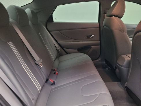 Used 2022 Hyundai Elantra SEL w/ Convenience Package FWD image 19