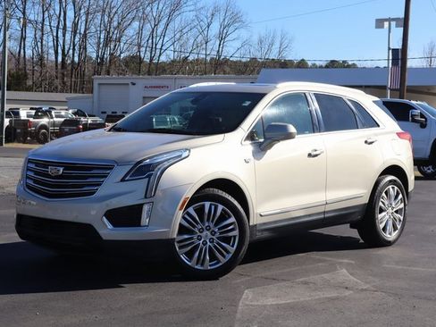 Used 2017 Cadillac XT5 Premium Luxury image 2
