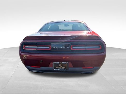 Used 2018 Dodge Challenger SXT RWD image 4