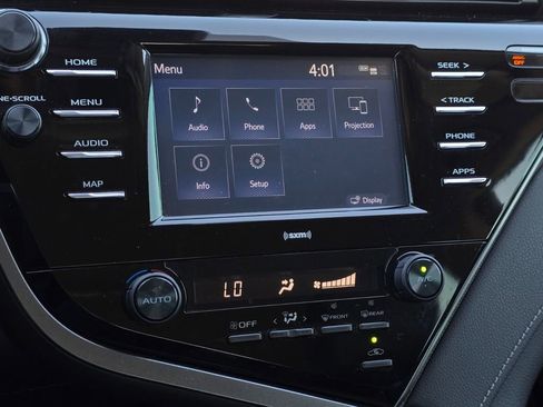 Used 2020 Toyota Camry SE image 19