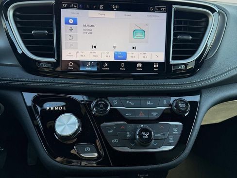 New 2026 Chrysler Pacifica Select image 19