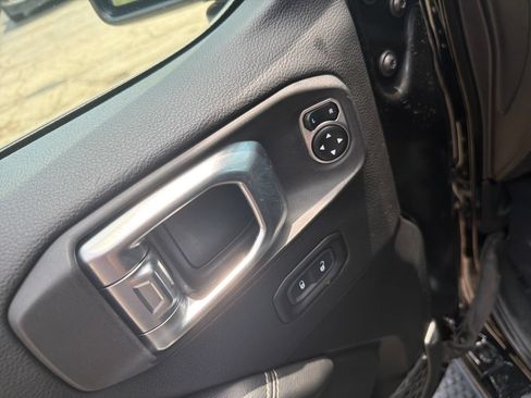 Used 2020 Jeep Wrangler Unlimited Sahara AWD/4WD image 13