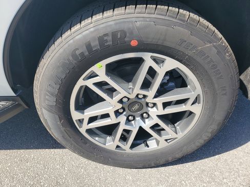 New 2026 Ford Expedition Active image 8