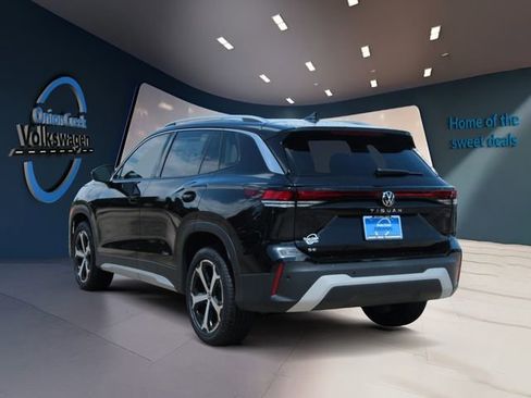 Used 2025 Volkswagen Tiguan SE image 6
