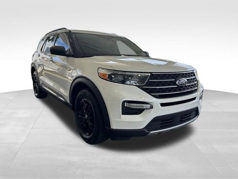 Used 2023 Ford Explorer XLT w/ Equipment Group 202A RWD image 2