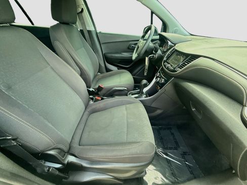Used 2019 Chevrolet Trax LS FWD image 30