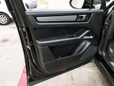 Used 2019 Porsche Cayenne Turbo image 49