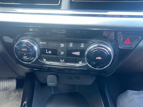 New 2026 Chevrolet Trax LT w/ LT Convenience Package FWD image 6