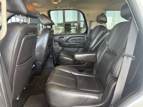 Used 2007 GMC Yukon Denali AWD/4WD image 4