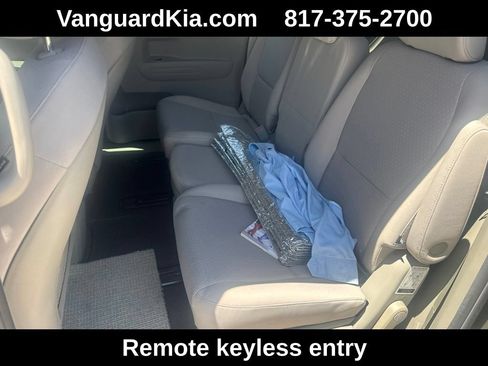 Used 2016 Kia Sedona LX w/ Option Group 020 FWD image 7