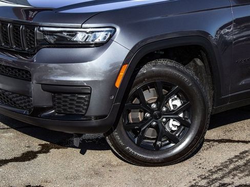 Used 2024 Jeep Grand Cherokee L Laredo image 48