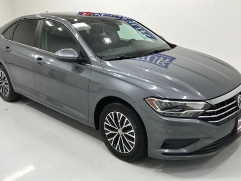 Used 2019 Volkswagen Jetta SE FWD image 4