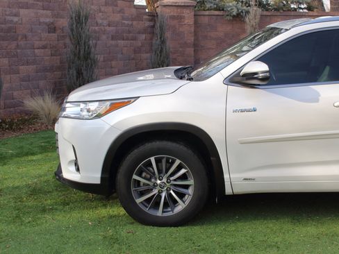 Used 2017 Toyota Highlander XLE image 27