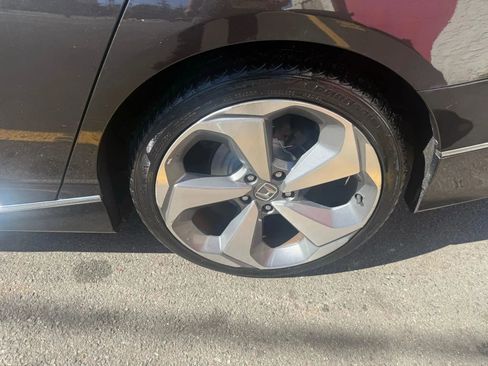 Used 2018 Honda Accord Touring image 9