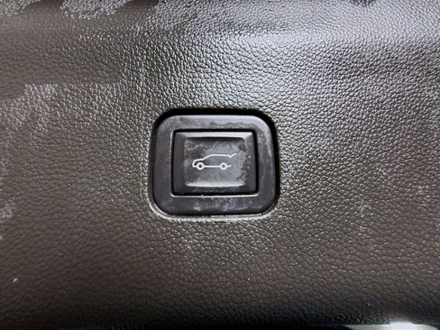 Used 2023 Buick Enclave Essence image 42