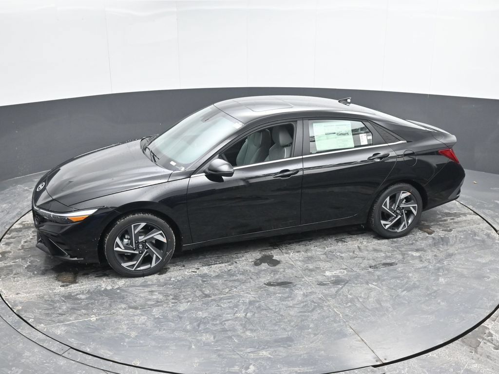 Used 2026 Hyundai Elantra Limited w/ Cargo Package FWD image 42