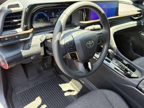 Certified 2024 Toyota Crown AWD/4WD image 4