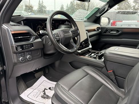 Certified 2025 GMC Yukon Denali image 8