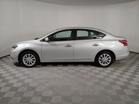 Used 2018 Nissan Sentra SV image 2