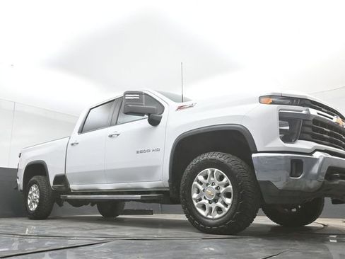 Used 2024 Chevrolet Silverado 2500 LT AWD/4WD image 39