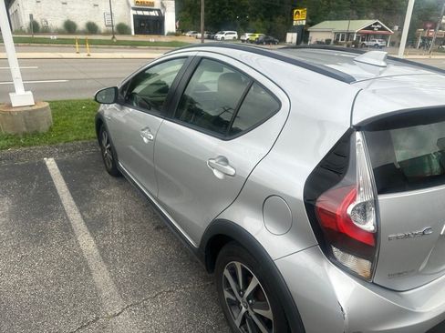 Used 2018 Toyota Prius C One FWD image 4