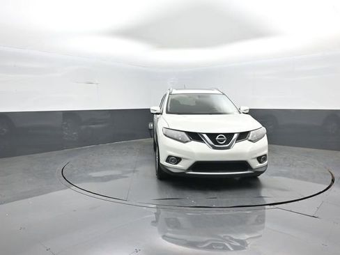 Used 2015 Nissan Rogue SV w/ SV Premium Package image 2
