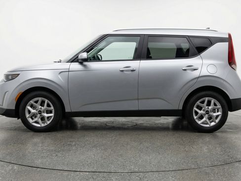 Used 2025 Kia Soul LX w/ LX Technology Package image 5