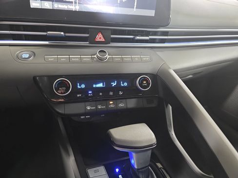 Used 2024 Hyundai Elantra SEL FWD image 23
