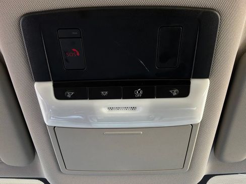 Used 2025 Nissan Rogue SV AWD/4WD image 18