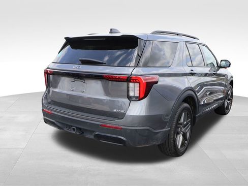 Used 2025 Ford Explorer ST-Line w/ ST-Line Street Pack image 16
