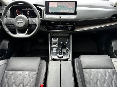 Used 2024 Nissan Rogue Platinum w/ Platinum Premium Package image 3