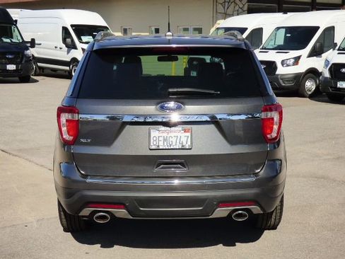 Used 2018 Ford Explorer XLT w/ Equipment Group 202A FWD image 4