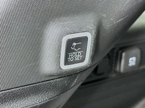 Used 2023 Jeep Grand Cherokee Altitude RWD image 29