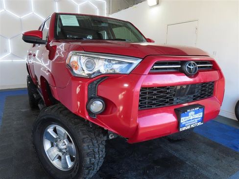 Used 2020 Toyota 4Runner SR5 AWD/4WD image 2