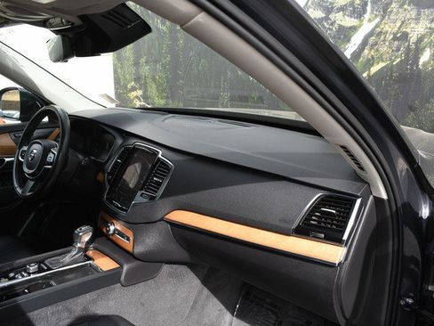 Used 2021 Volvo XC90 T5 Momentum w/ Advanced Package image 25