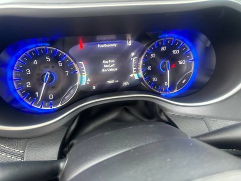 Used 2022 Chrysler Pacifica Touring-L w/ S Appearance Package FWD image 19