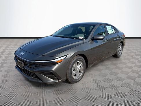 New 2026 Hyundai Elantra SE image 3