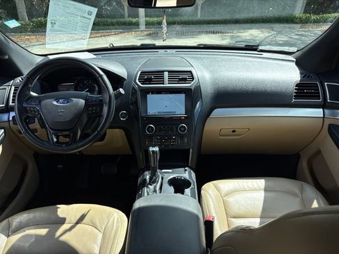 Used 2017 Ford Explorer XLT w/ Equipment Group 202A image 7