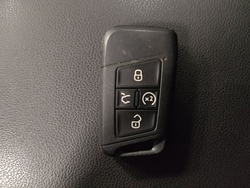 Used 2022 Volkswagen Tiguan SE image 32