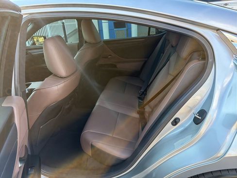 Used 2024 Lexus ES 350 w/ Premium Package image 3