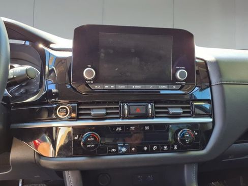 Used 2024 Nissan Pathfinder SV image 17