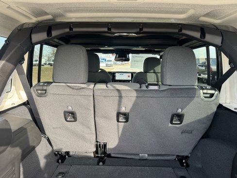 New 2026 Jeep Wrangler Unlimited Rubicon image 32
