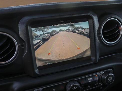 Used 2022 Jeep Wrangler Unlimited Sahara w/ Cold Weather Group image 17