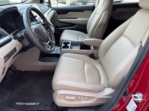 Certified 2023 Honda Odyssey Touring image 11