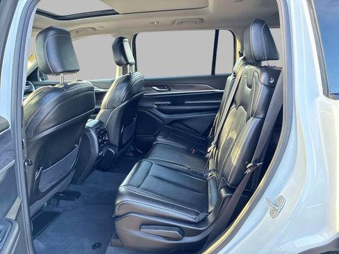 Used 2023 Jeep Grand Cherokee L Limited AWD/4WD image 17