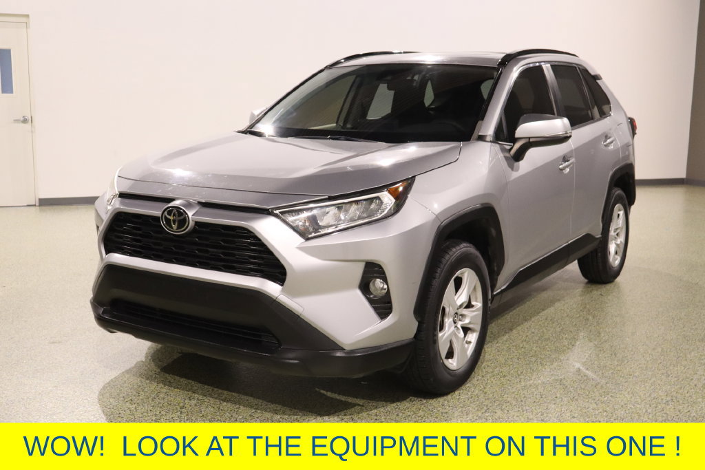 Used 2019 Toyota RAV4 XLE w/ Convenience Package FWD image 4