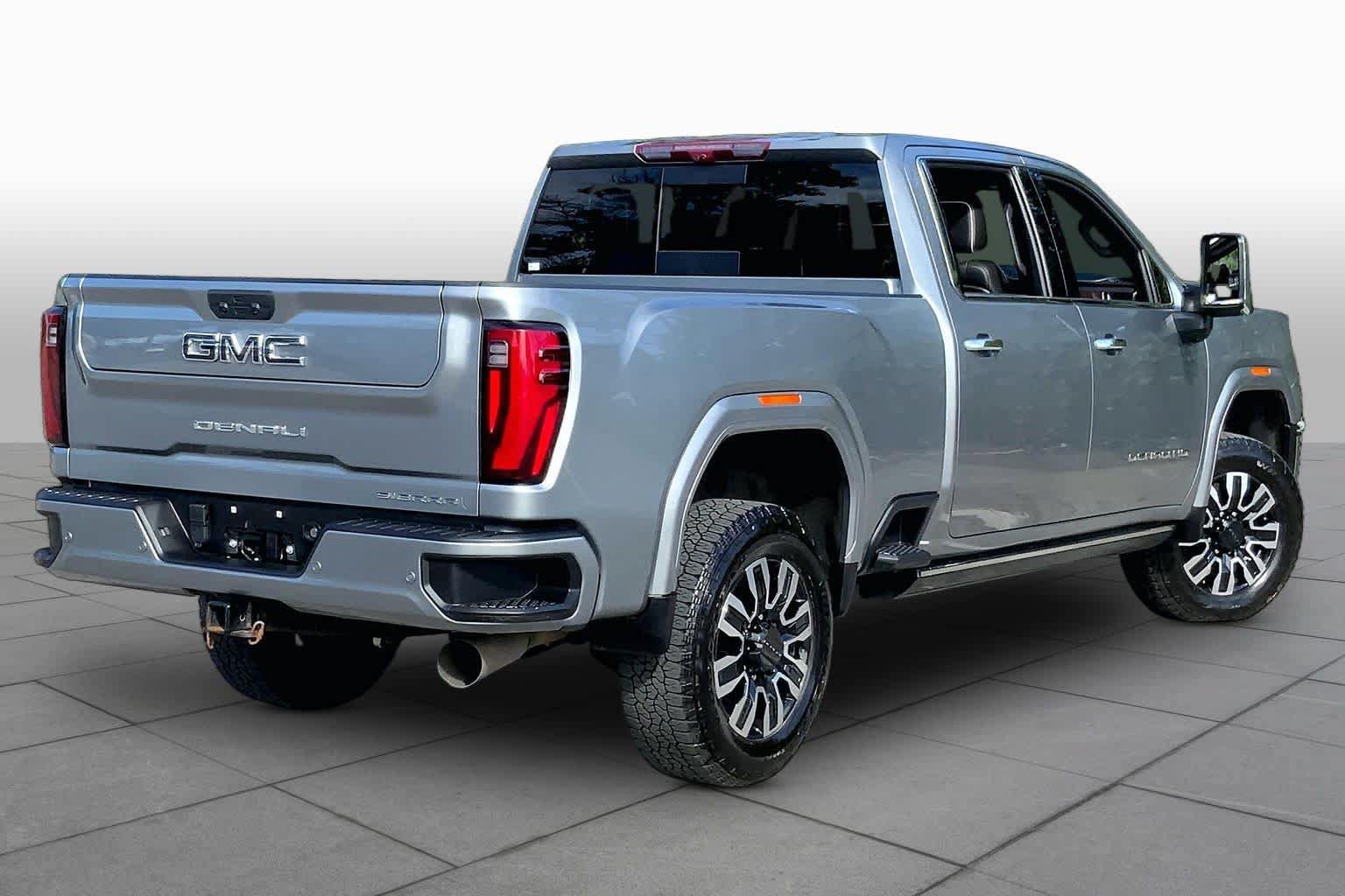 Used 2024 GMC Sierra 2500 Denali Ultimate w/ Max Trailering Package AWD/4WD image 13